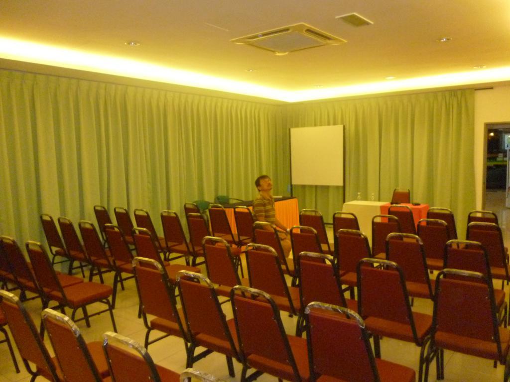 G Six Hotel Sitiawan Exterior foto